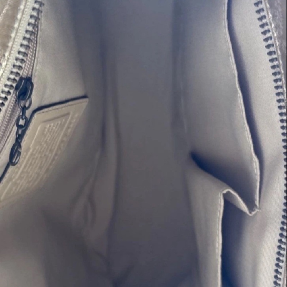 Coach tote​ - Picture 6 of 8